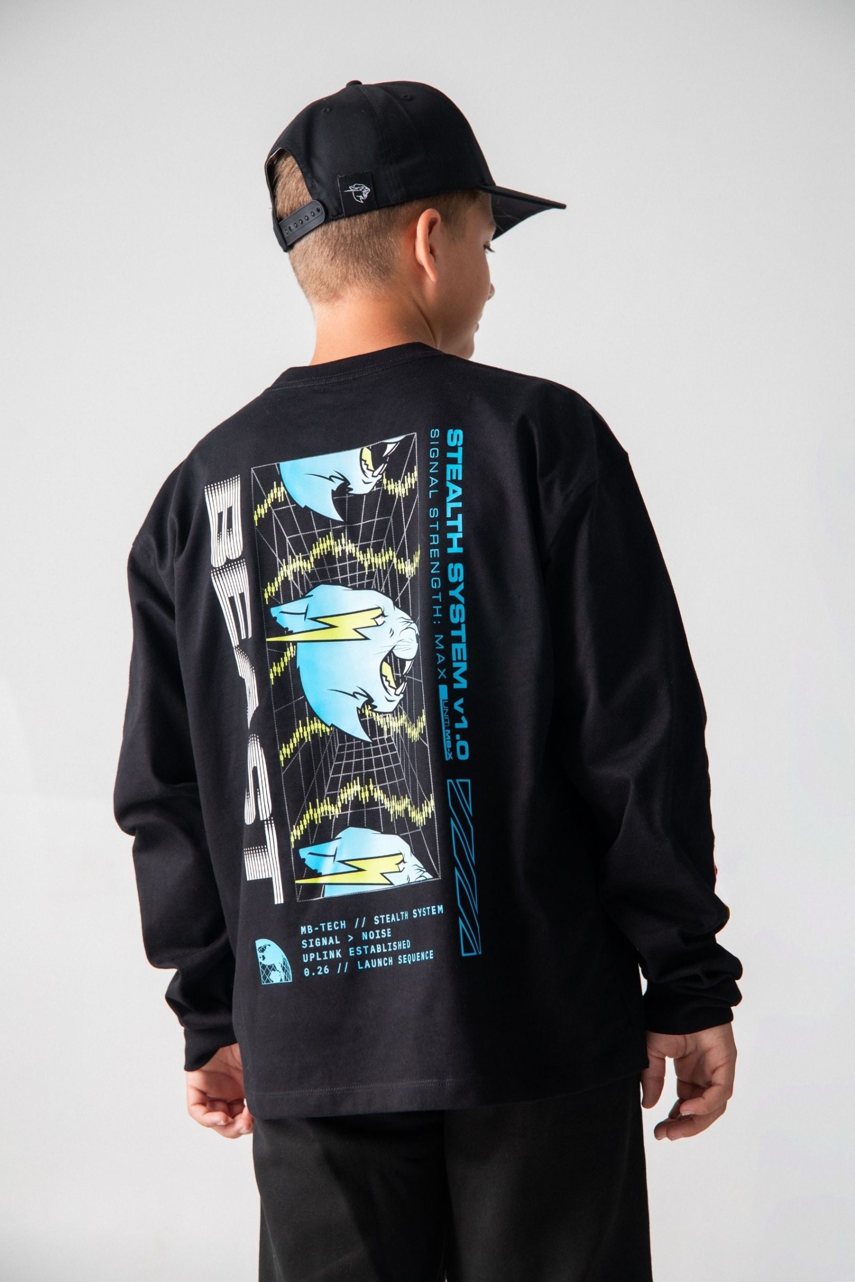B2S_Noise_LongSleeve_BLK_BACK_model-1.jpg