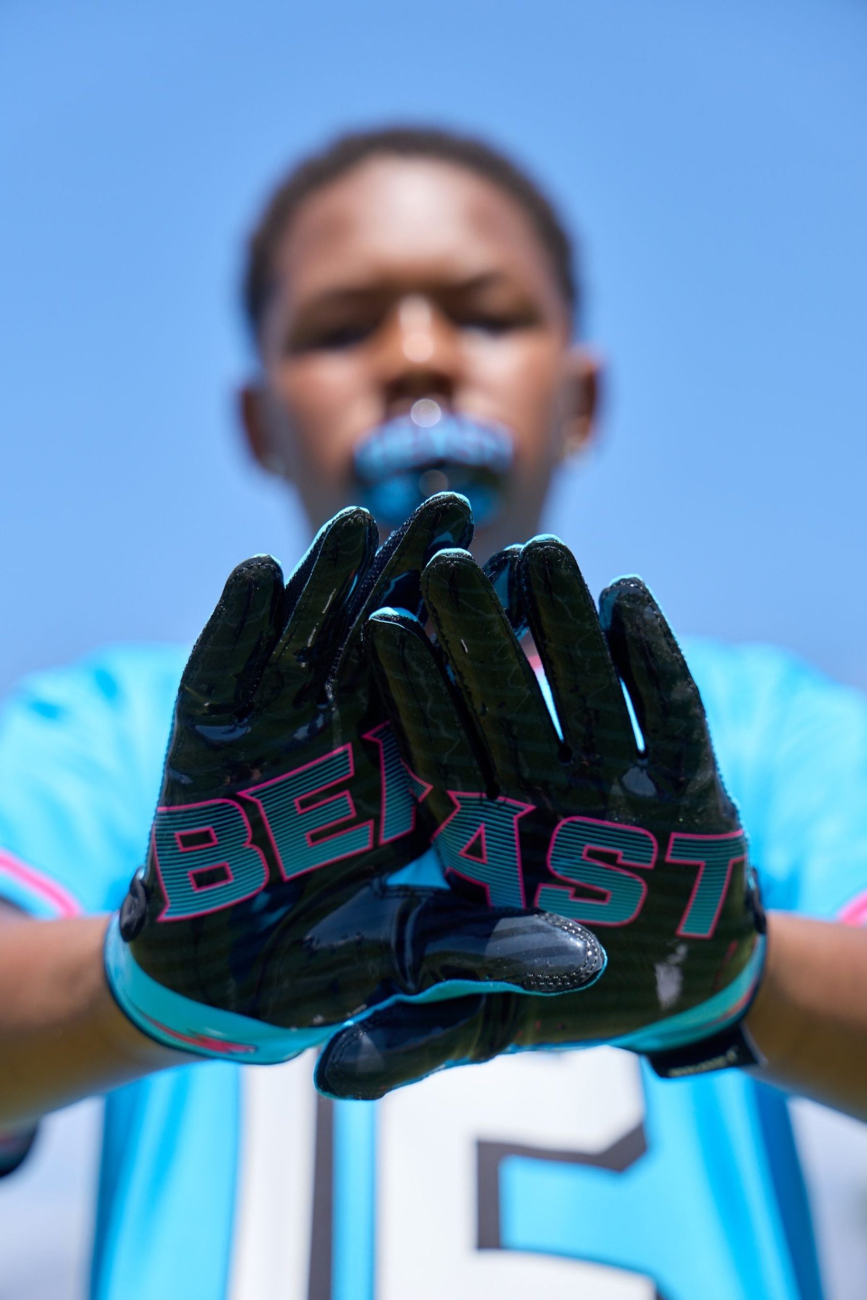 FootballGloves02_Model-1.jpg