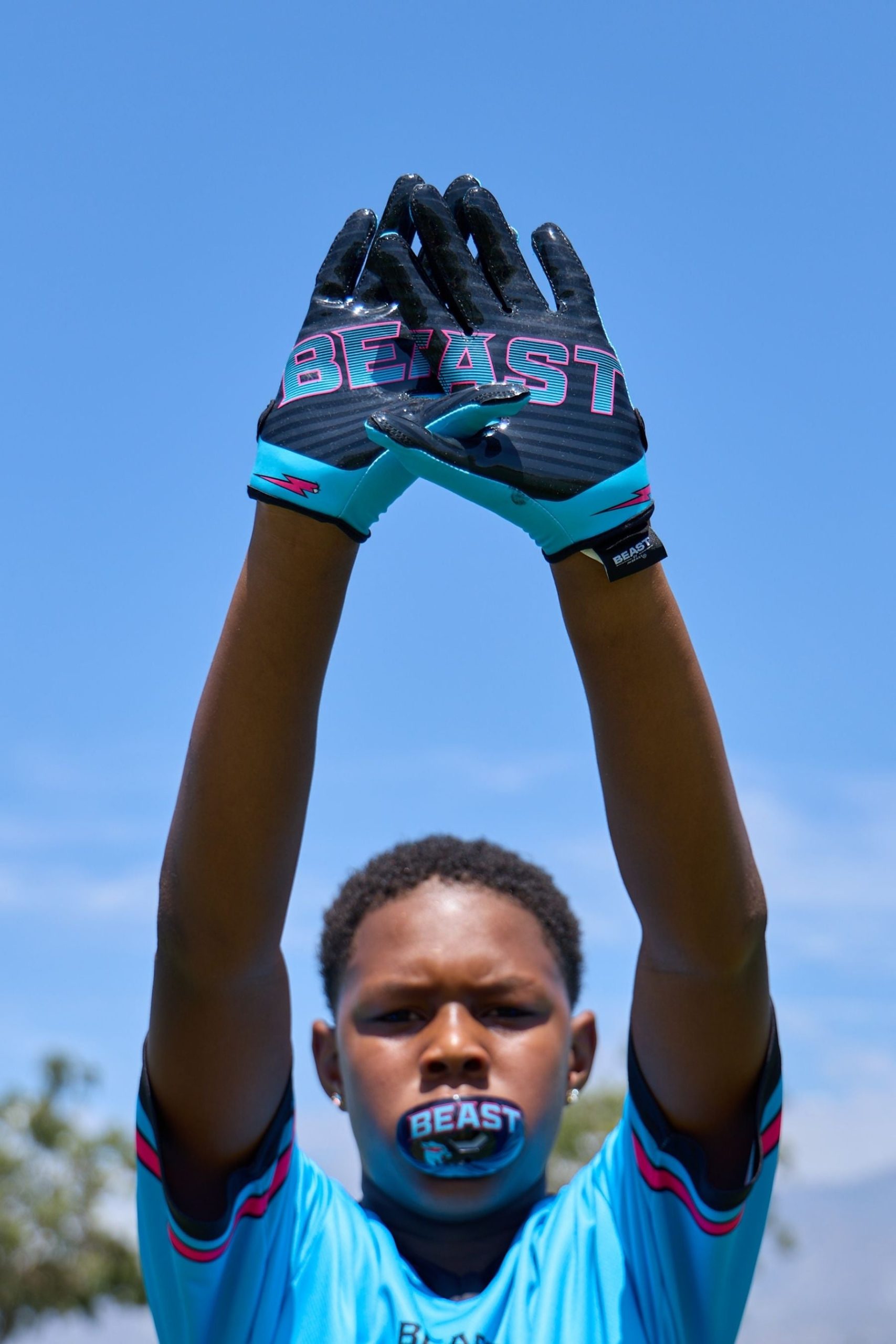 FootballGloves02_Model3-1.jpg