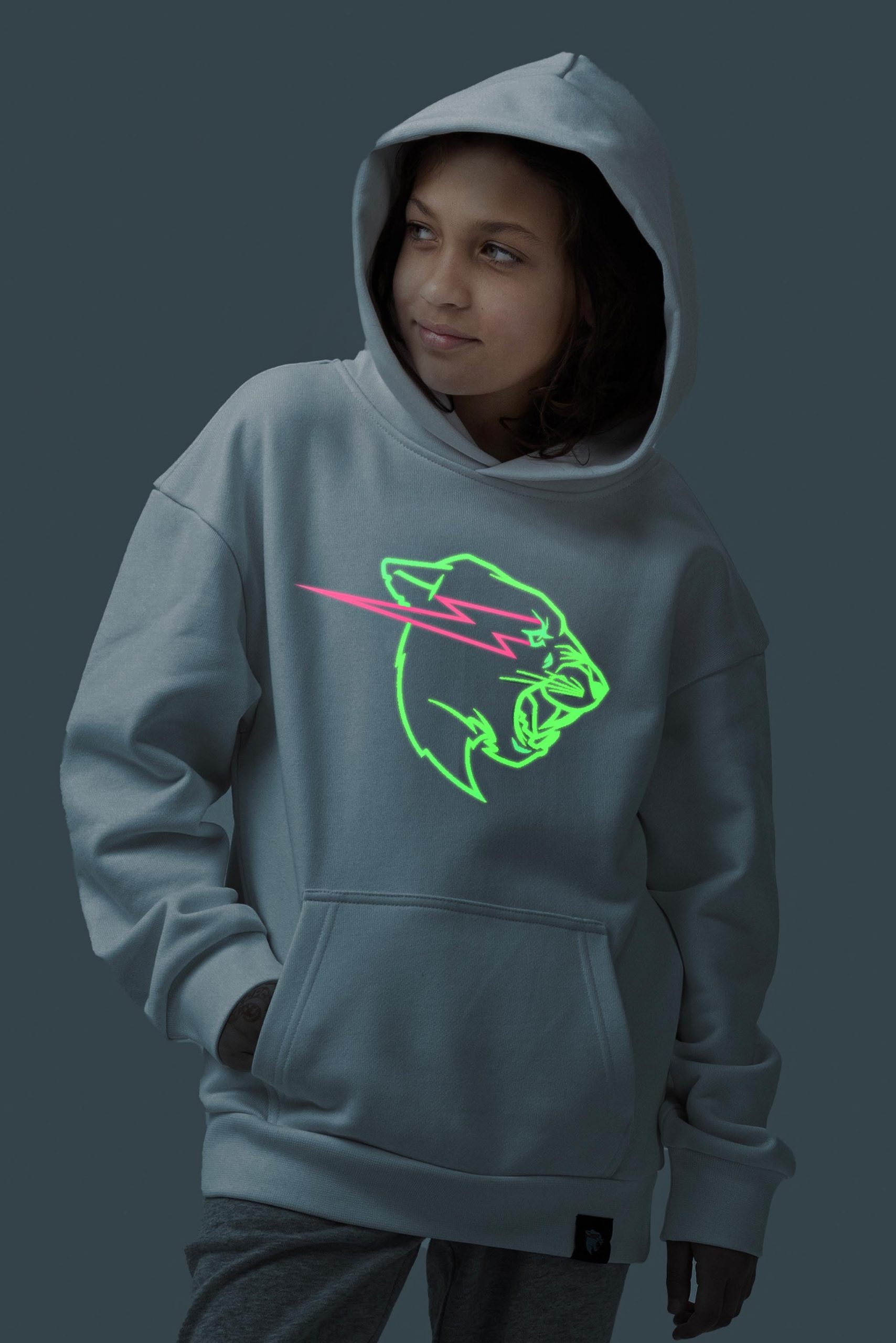 MB0078-WHTYTHGLOWPANTERHOODIE_0007_MB0078-WHTYTHGLOWPANTERHOODIE109_GLOWING-1.jpg