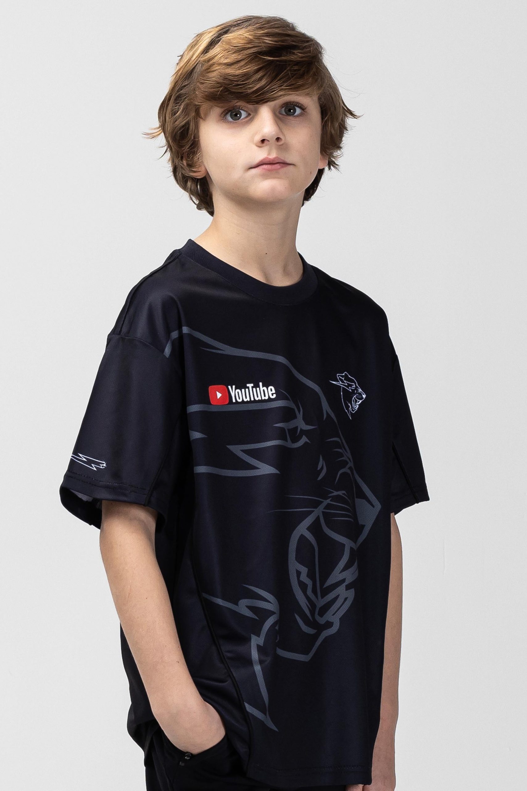 MB0223-BLKKidsTEAMBEAST_0003_17Q4MrBeast.StoreKids2024-3copy-1.jpg