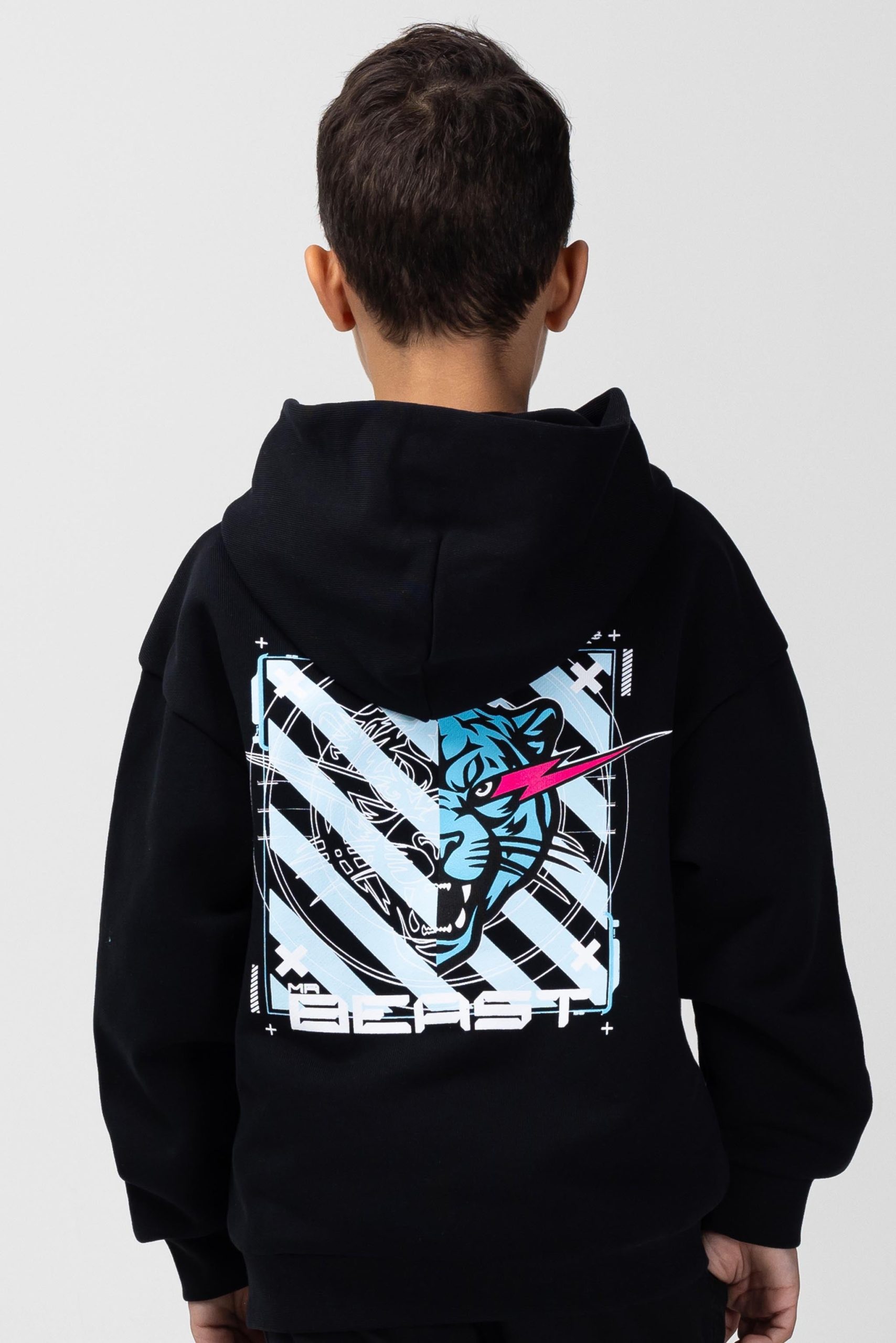 MB0232-BLK_0006_430Q4MrBeast.StoreKids2024copy-1.jpg