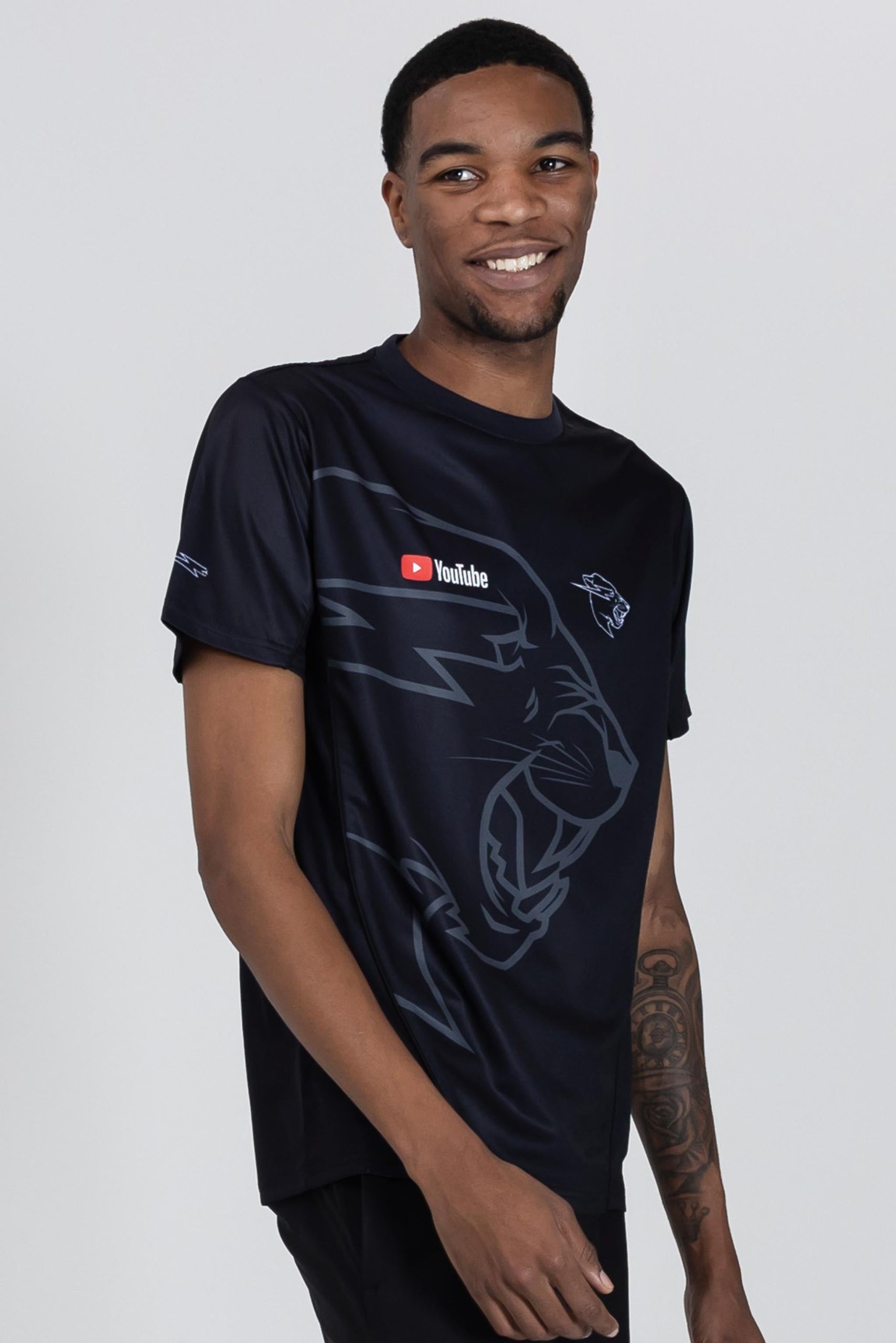 MB0240-BLKADULTBEAST_1TEAMJERSEY_0000_Model12-13Q42024-188copy-1.jpg
