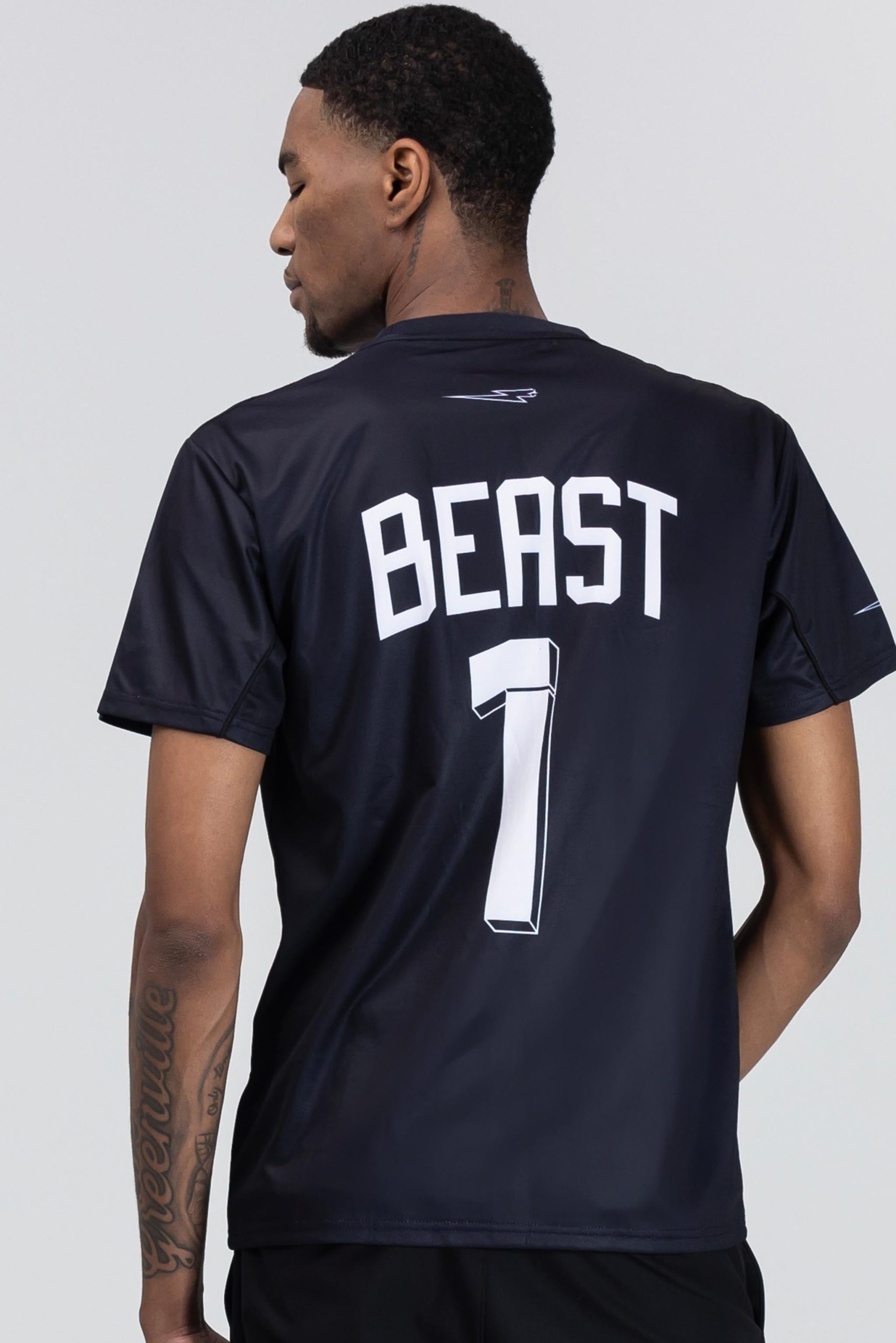 MB0240-BLKADULTBEAST_1TEAMJERSEY_0001_Model12-13Q42024-186copy-1.jpg