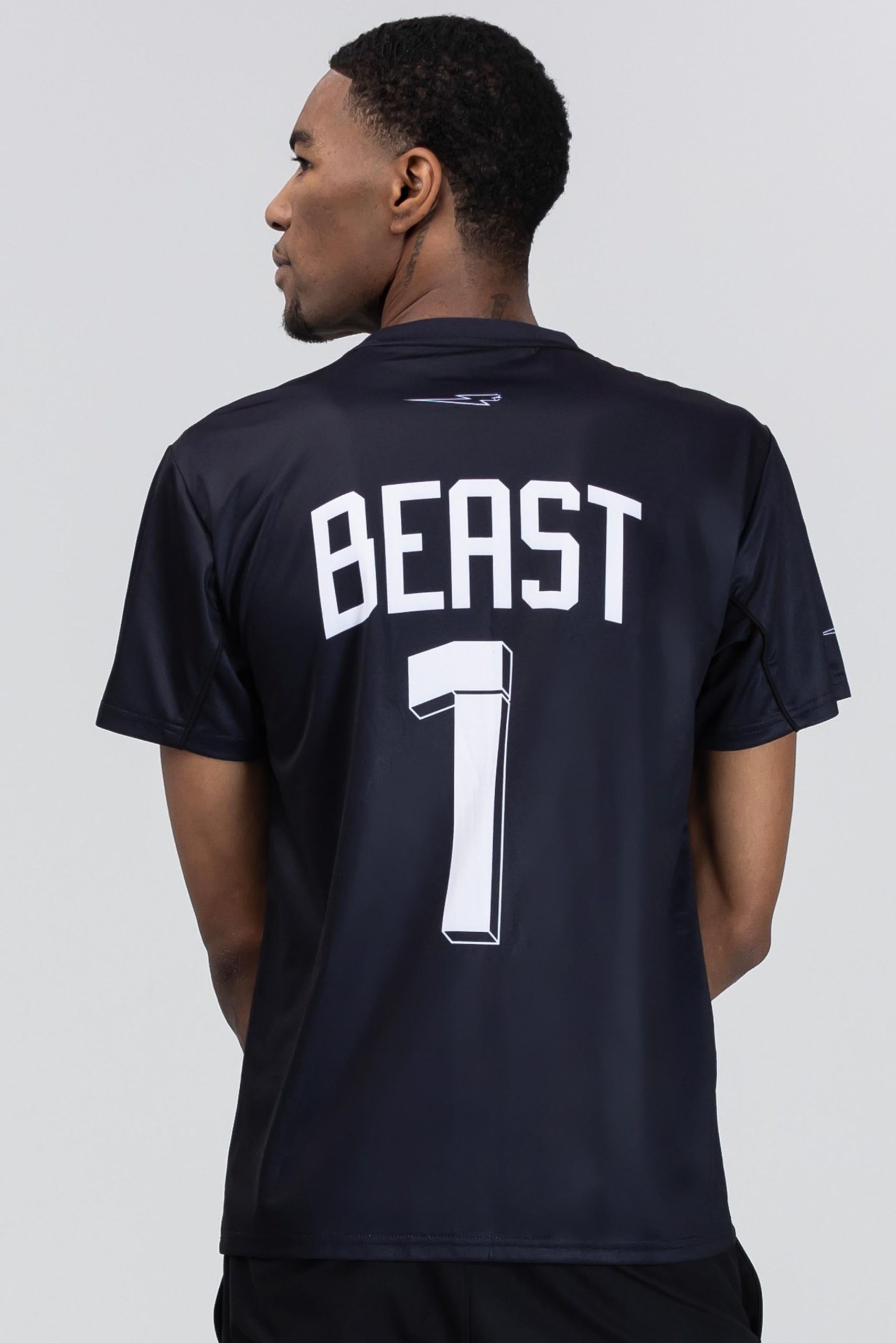 MB0240-BLKADULTBEAST_1TEAMJERSEY_0002_Model12-13Q42024-181copy-1.jpg