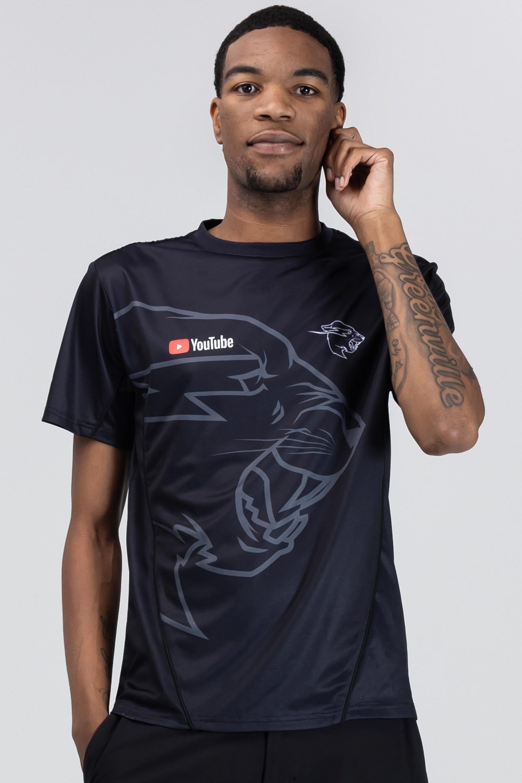 MB0240-BLKADULTBEAST_1TEAMJERSEY_0004_Model12-13Q42024-116copy-1.jpg