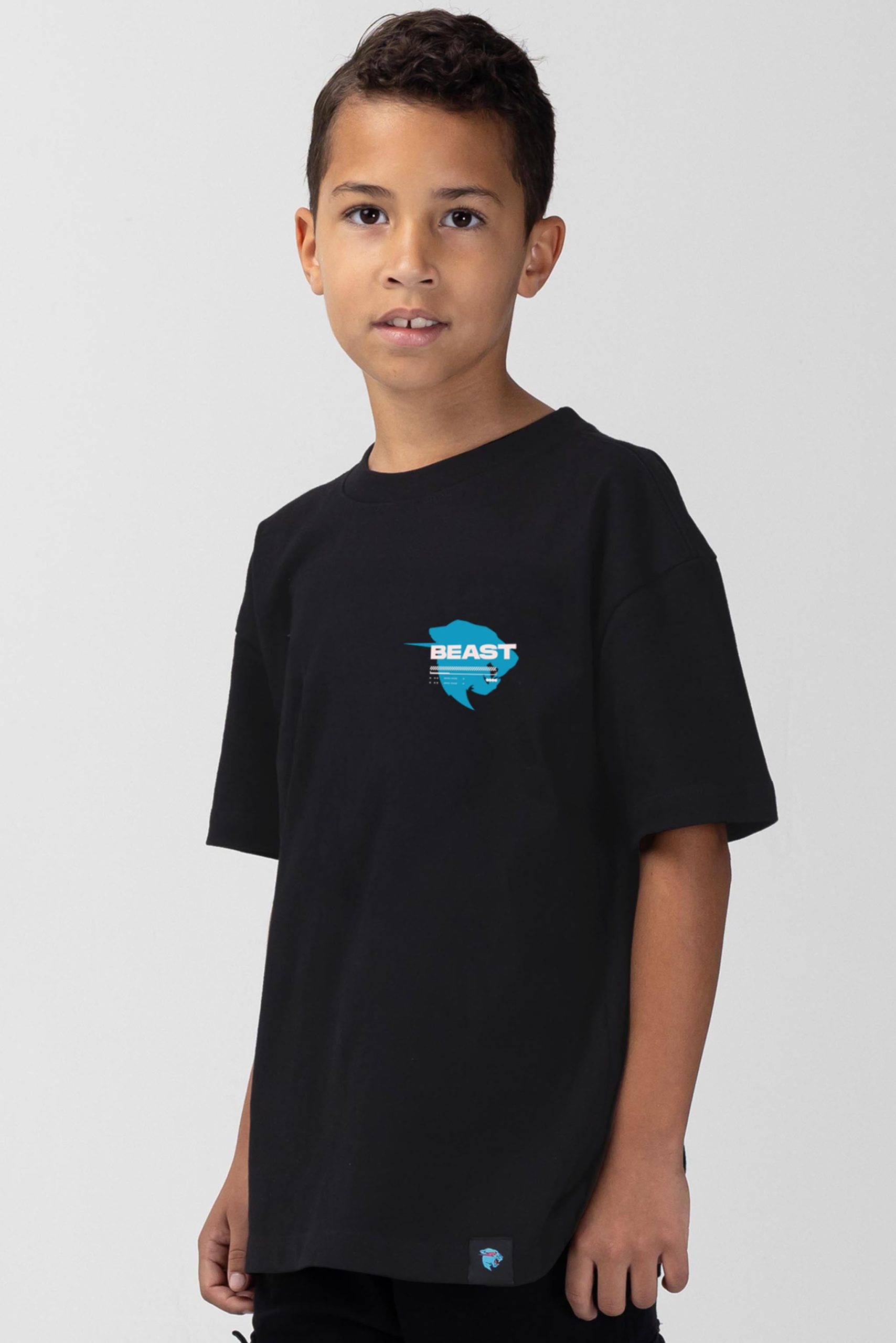 MB0289-BLK_0003_Youth-Scope-Tee-black-front-Model-1.jpg