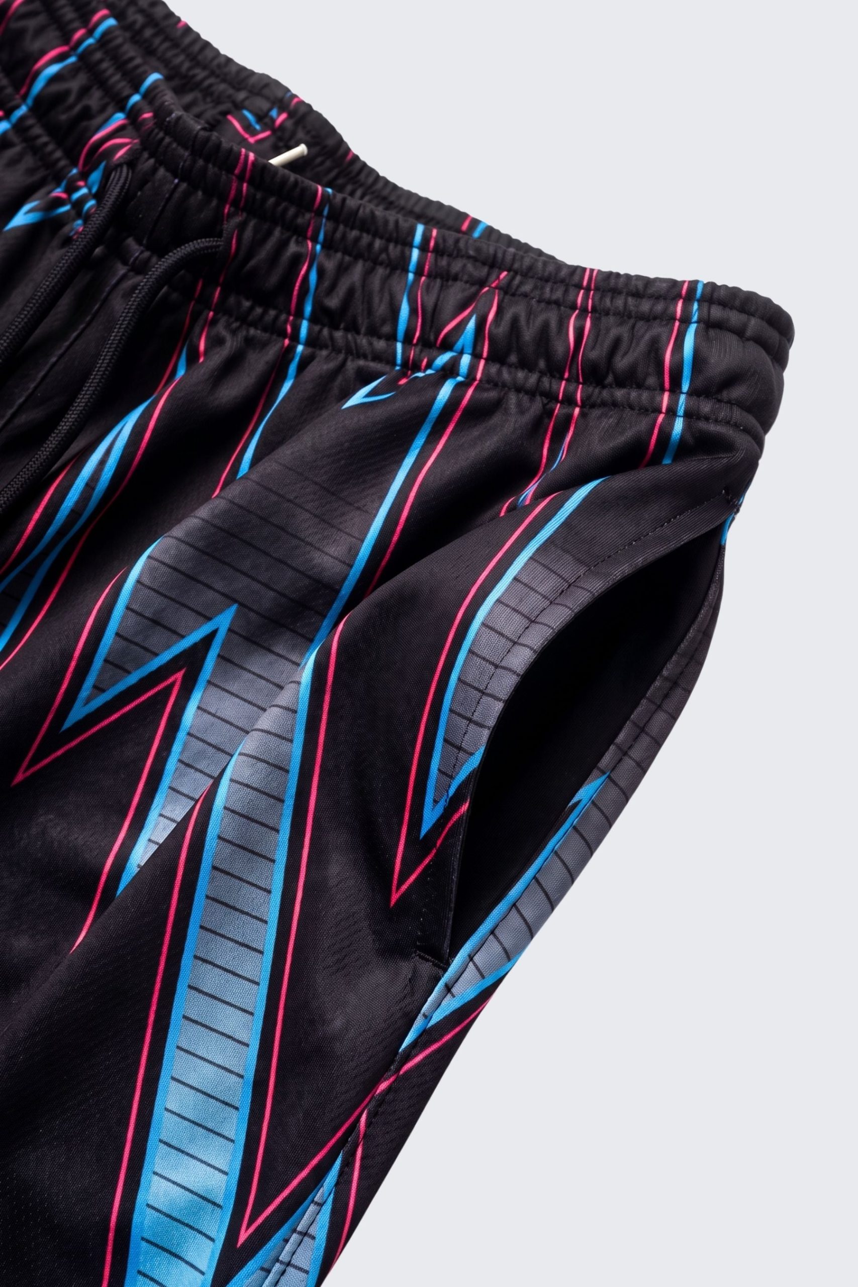MB0543_BEASTBOLTALLOVERSHORTS_POCKET-1.jpg
